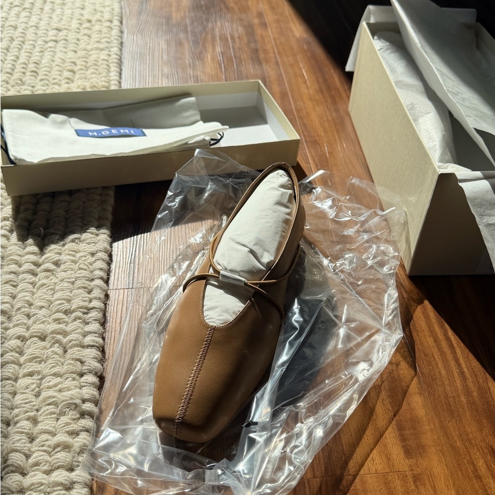 M. Gemi The Una Flats in Light Tan Nappa - Picture 2 of 12